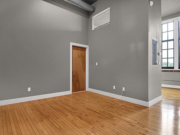3rd image of 1615 Hampton Ave #18