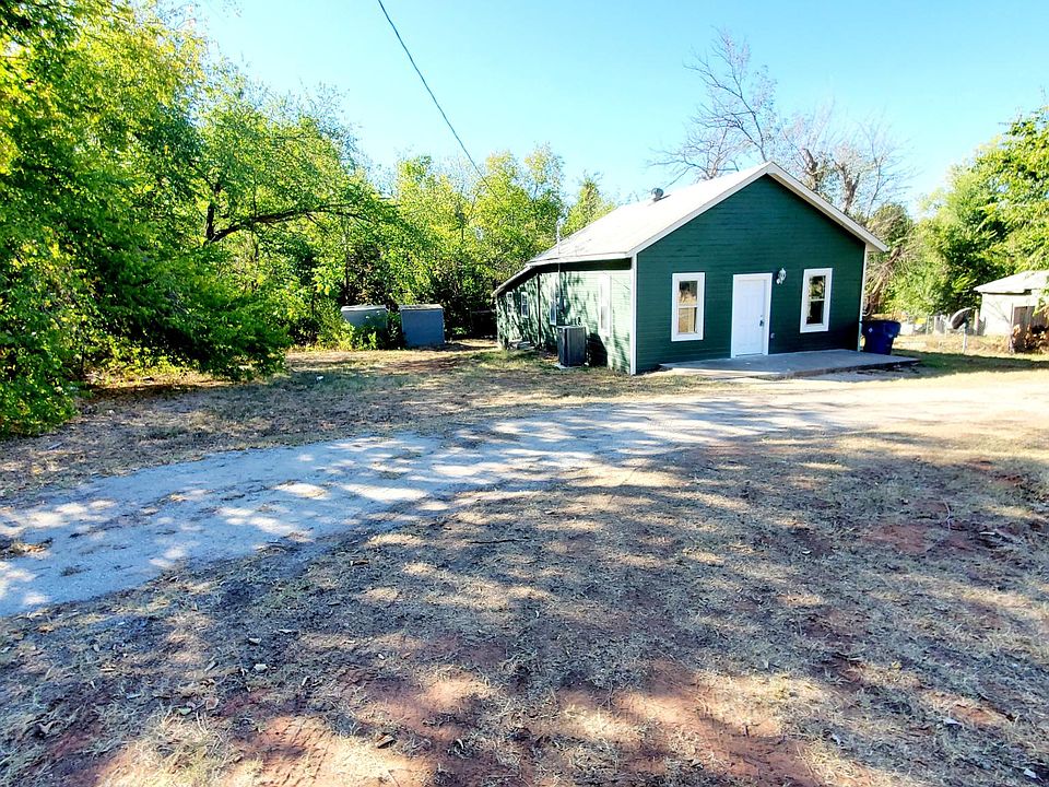 Front view, with driveway