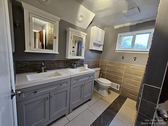 3rd image of 1619 Sheffield Dr