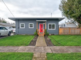407 S Harrison St, Newberg, OR 97132