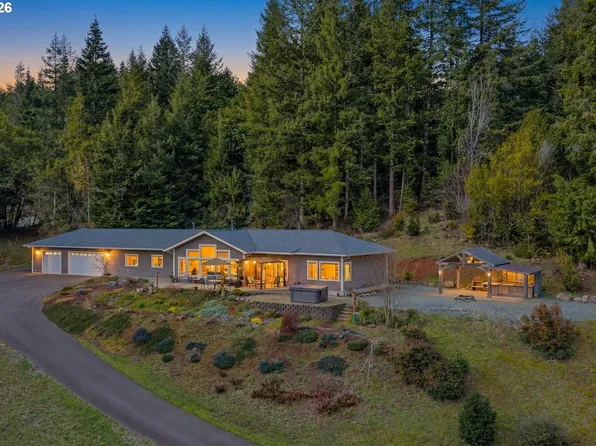 1561 N Laurel St, Coquille, OR 97423