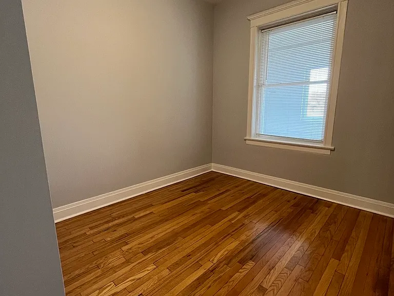 4411 W Montrose Ave #2 — Photo 5