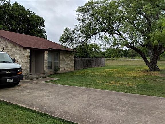4th image of 704 Greenmeadow Dr