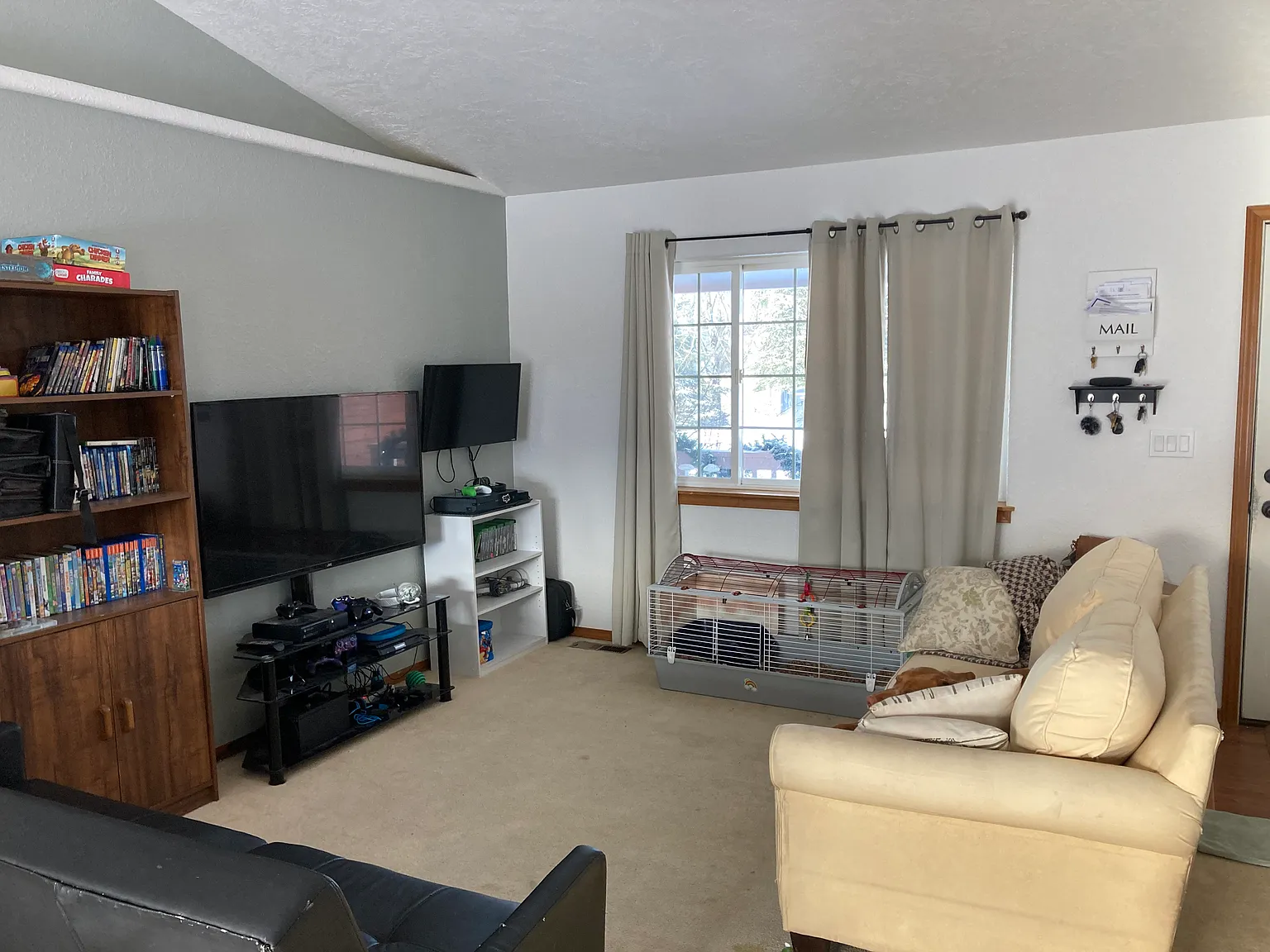 3 bed, 1234 sqft, $2,500 — Photo 2