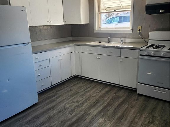 5th image of 414 E Main St