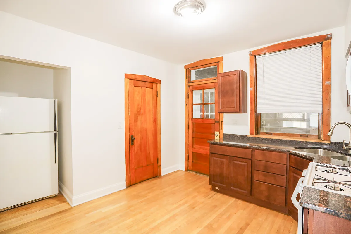 Building Photo - 2736 N Leclaire Ave #1
