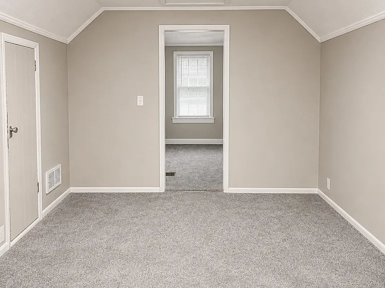 1006 S 48th St — Photo 16