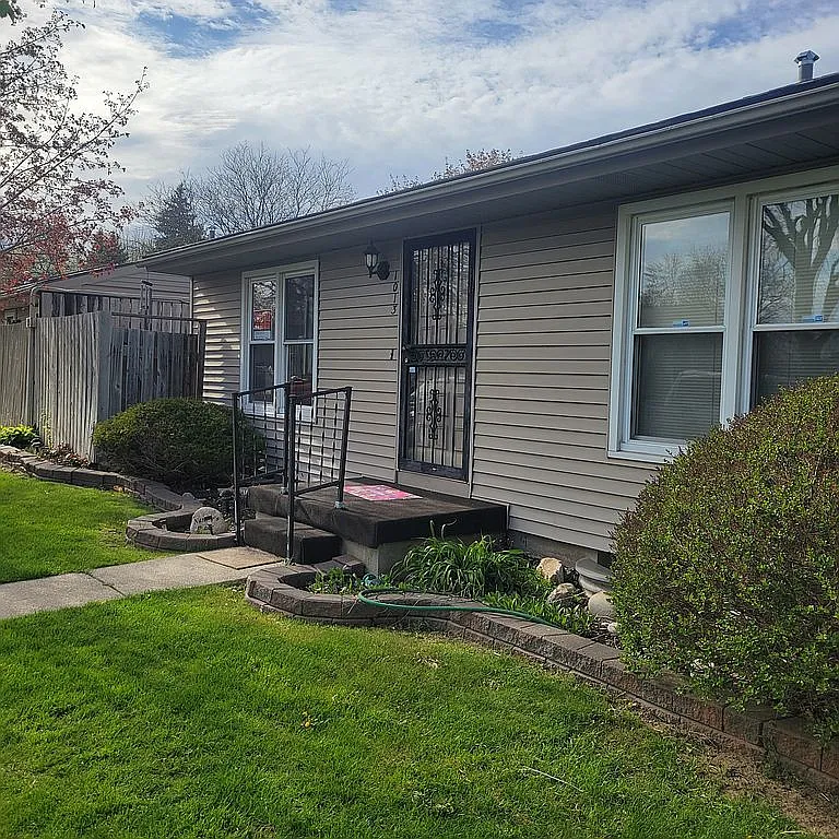 1013 S Dayton St photo 1