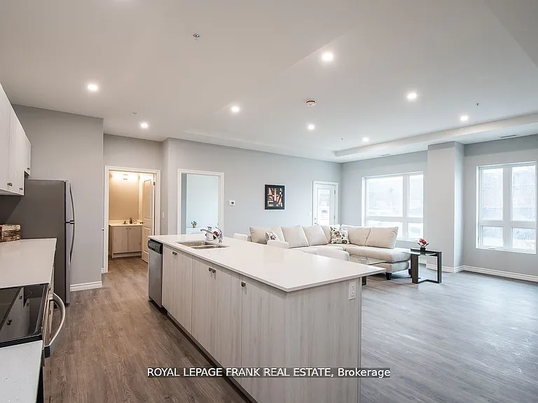 513 Dundas St E #E2 — Photo 2