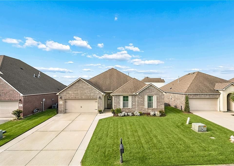 1st image of 664 Lakeshore Village Dr