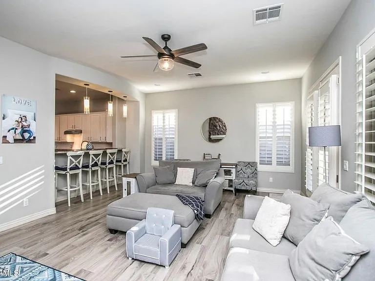 2560 E Wisteria Dr — Photo 7