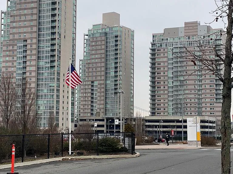 901 N Penn St #F207 — Photo 1