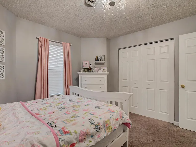 5804 Shelley Dr — Photo 6