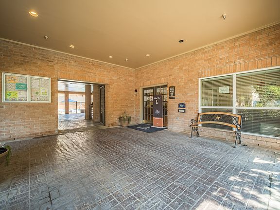 4th image of 1088 Park Plz #2B-2Ba-1000Sqft