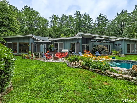 3rd image of 20 Crestview (Incl. 24 Crestview Dr.) Drive