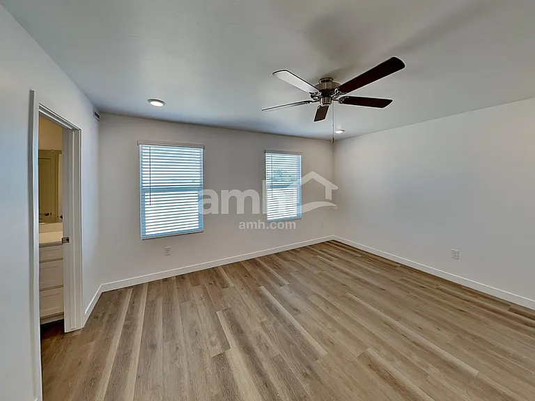 8225 S 21st Dr — Photo 9