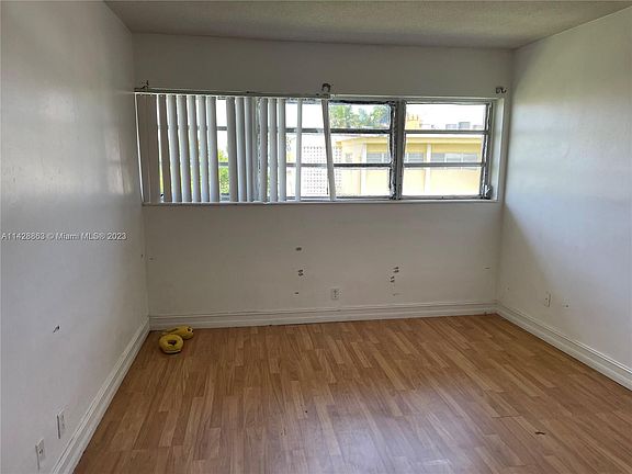 4th image of 16801 NE 14th Ave APT 308