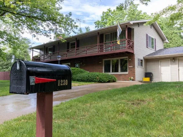 1230 Sunset Drive, Platteville, WI 53818