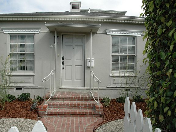 2nd image of 216 S Hamilton Dr