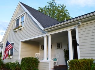 5 Maloney Ln, Middletown, RI 02842