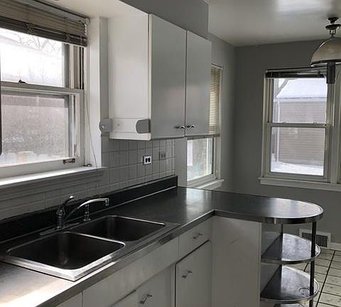 2nd image of 9532 Kildare Ave