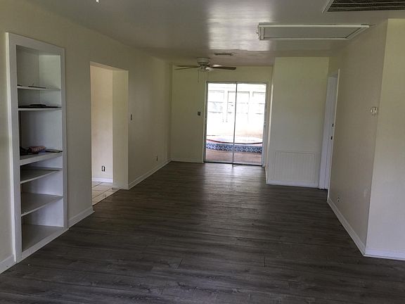 Front Room to The Lanai & Pool Area