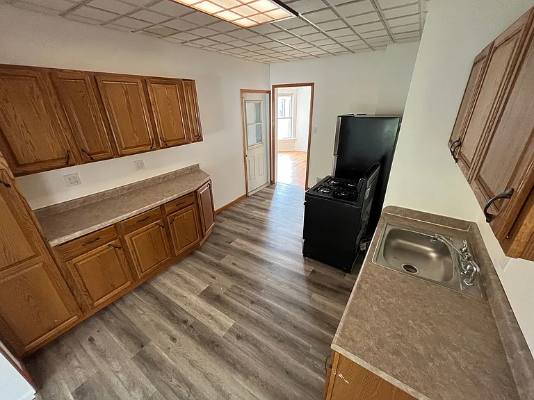 2408 W High St — Photo 8