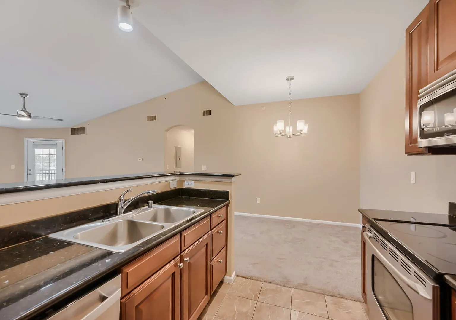 500 Off 1st Month's Rent**Beautiful 2 Bedroom/2 Bathroom Condo At Blue Sky At Vista Ridge - Avail... — Photo 3
