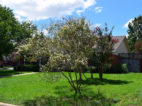 4th image of 405 Rockmoor Dr