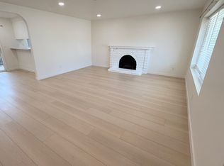 17071 Pinehurst Ln APT A, Huntington Beach, CA 92647