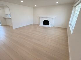 17071 Pinehurst Ln