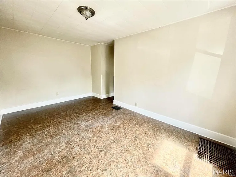 2406 Edison Ave — Photo 12