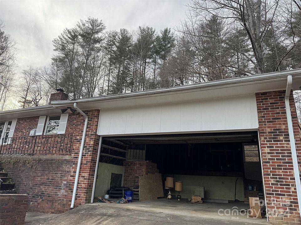 2nd image of 382 Barclay Rd