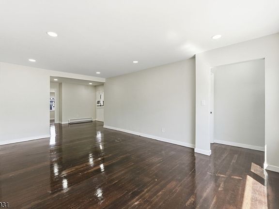 5th image of 325 Schley St