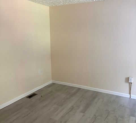 5th image of 114 E Walnut Ave