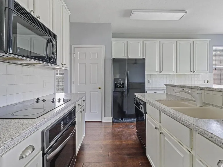 9669 Plains Cir — Photo 16