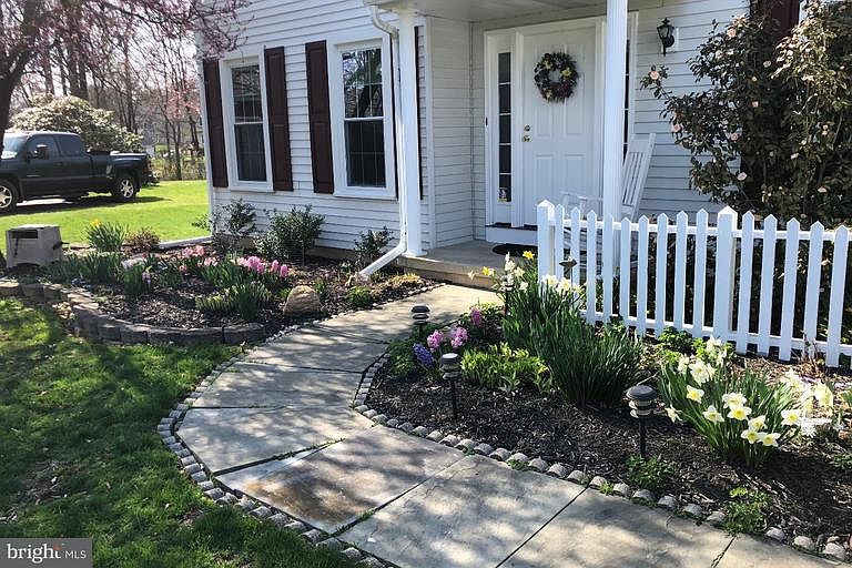 2nd image of 27 Renee Ln