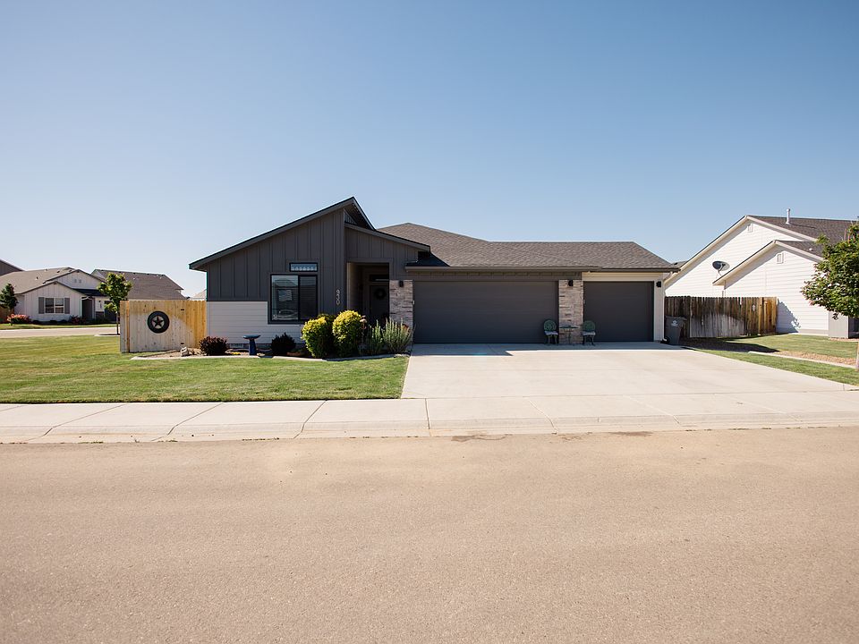 1st image of 930 SW Levant Way
