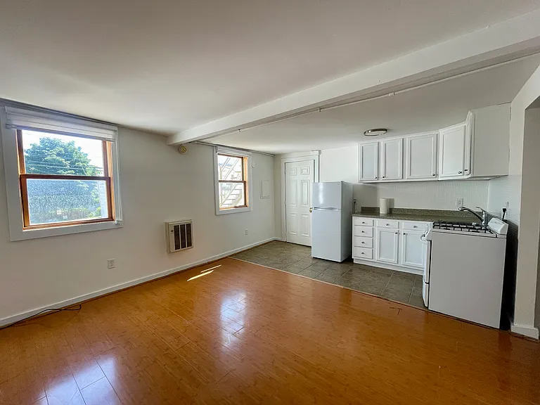434 Warren St #2 — Photo 4
