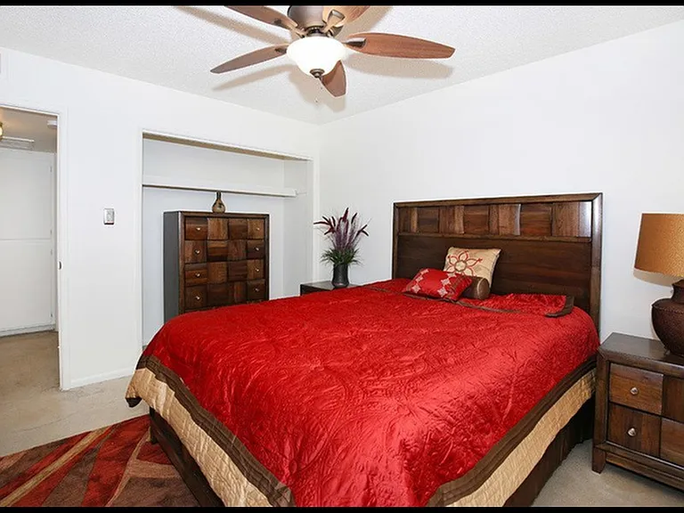 Parkside Apartments — Photo 18