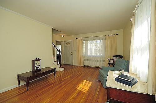 3rd image of 259 Frank Ave