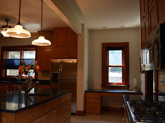 5th image of 408 W Lafayette St