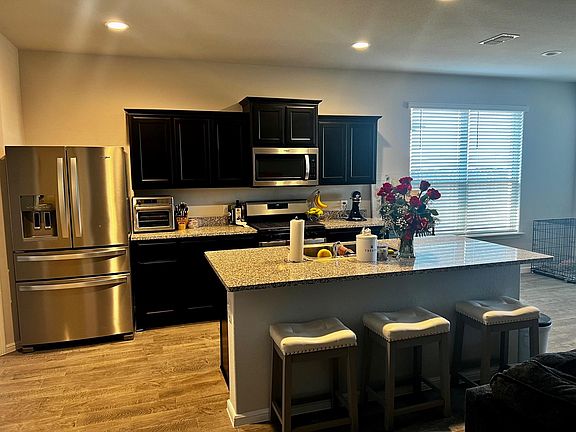 4th image of 300 Crowfoot Dr