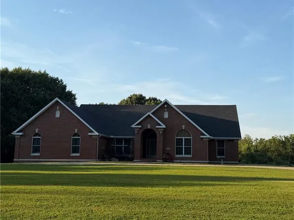 1313 SE Moore Rd, Saint Joseph, MO 64504