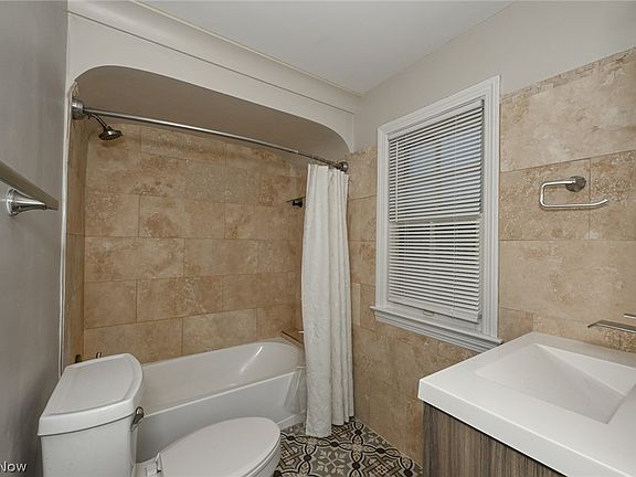 2nd image of 3699 Bainbridge Rd