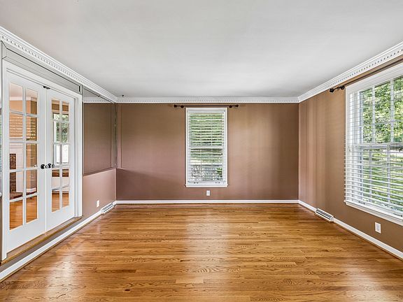 4th image of 2397 Foxhaven Dr