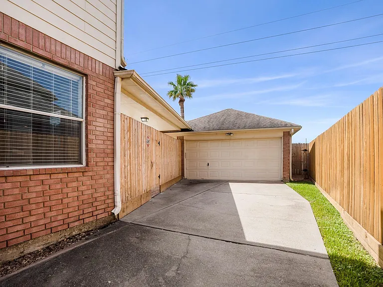 4710 Devonberry Ln — Photo 36