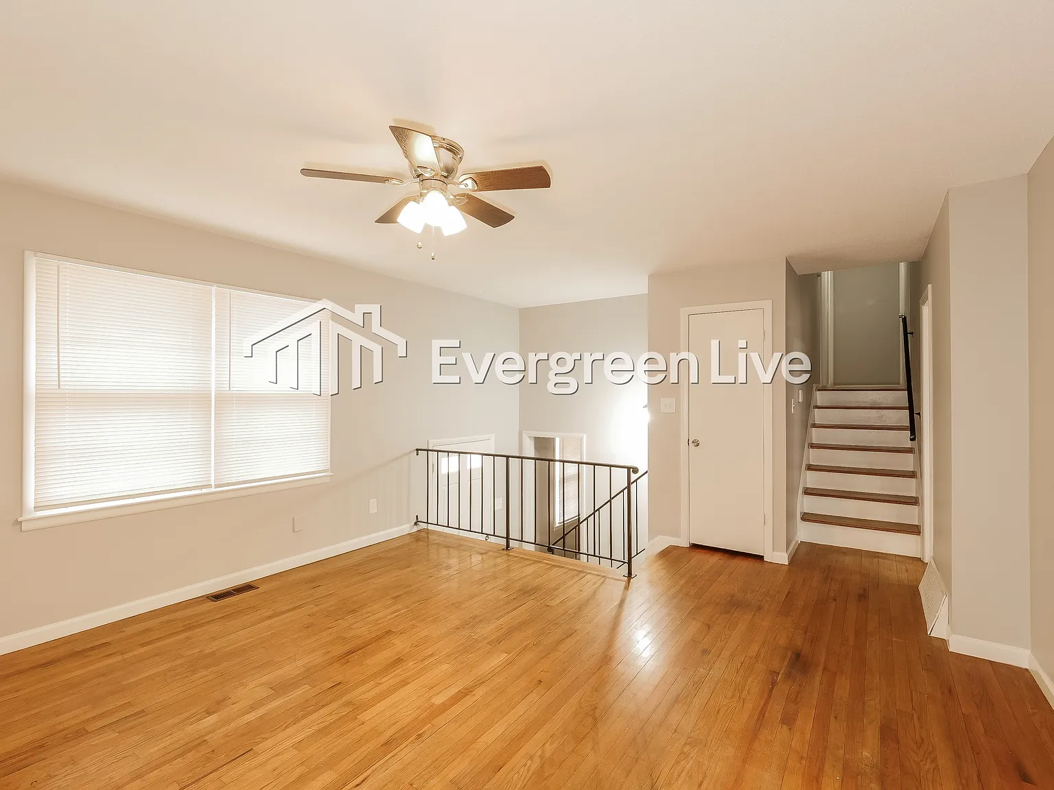 3 bed, 2.0 bath, 904 sqft, $1,445 — Photo 4