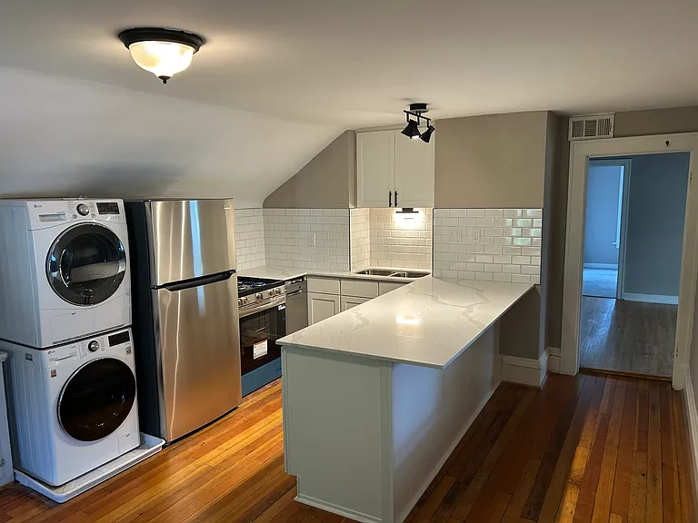 630 Buchanan St NE #2 — Photo 1