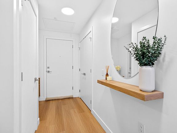 3rd image of 2331 Kelly Ave #305